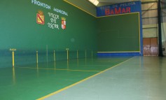 Diferentes deportes que se practican en un frontón