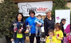 Varios calagurris en la Carrera del Enoturismo de La Aldea, con Berta Pascual en el podio.